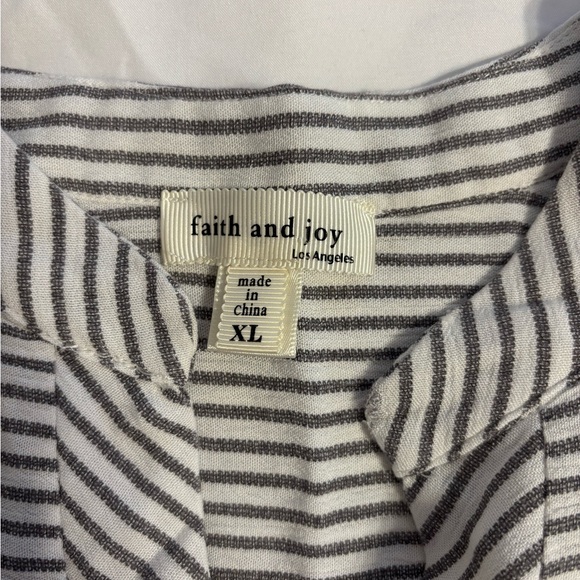 Faith and Joy Striped Smocked Hem Cap Sleeve Blouse XL - Picture 3 of 9